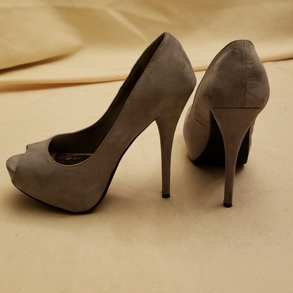 Gray heels - Picture 4 of 5